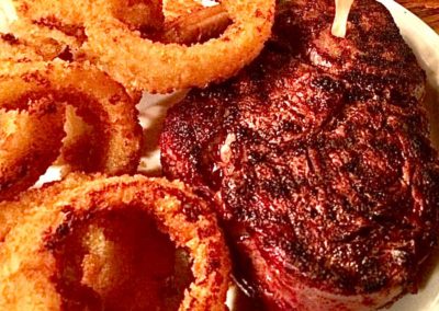 shaws-entree-meat-with-onion-rings